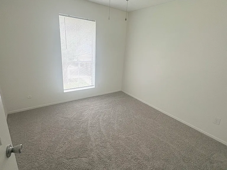 Silver Maples Apartments — Photo 24