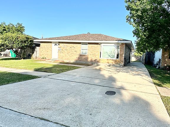3rd image of 3573 E Loyola Dr