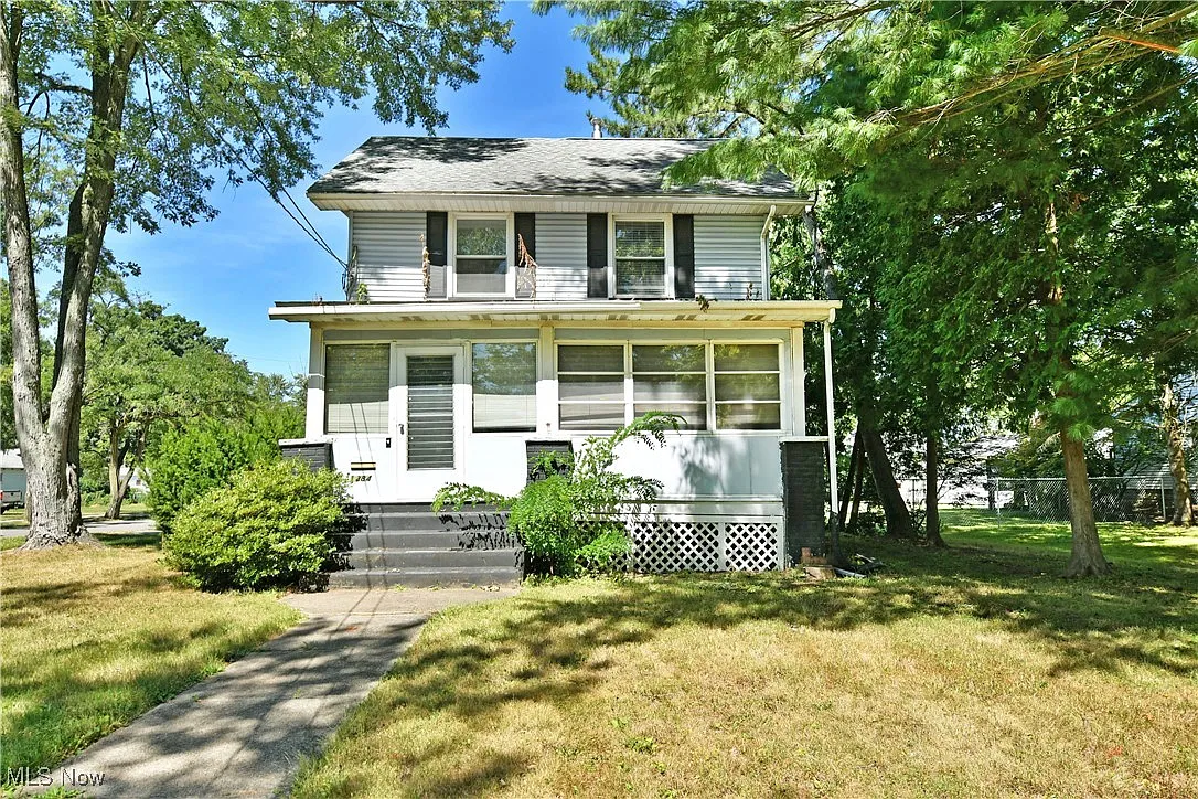1384 Trumbull Ave SE photo 1