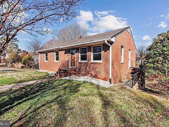 2nd image of 115 Oak Ridge St