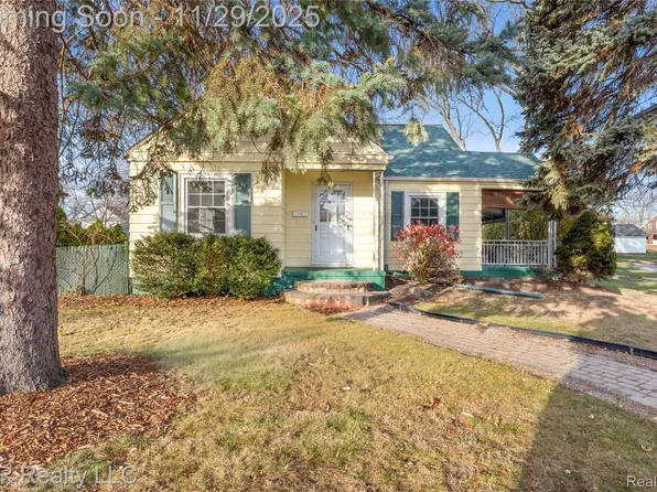 2206 3rd St, Trenton, MI 48183