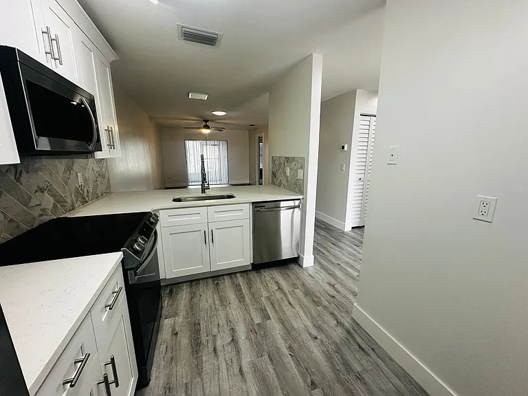3005 Wainwright Ct — Photo 3