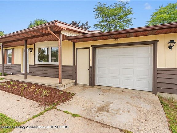2nd image of 3700 Coachlight Common St