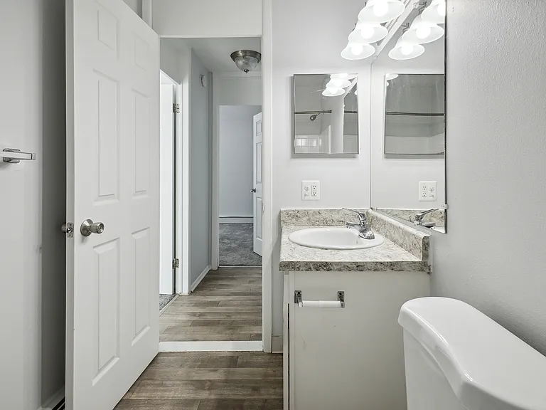 Fox Pointe Apartments — Photo 20