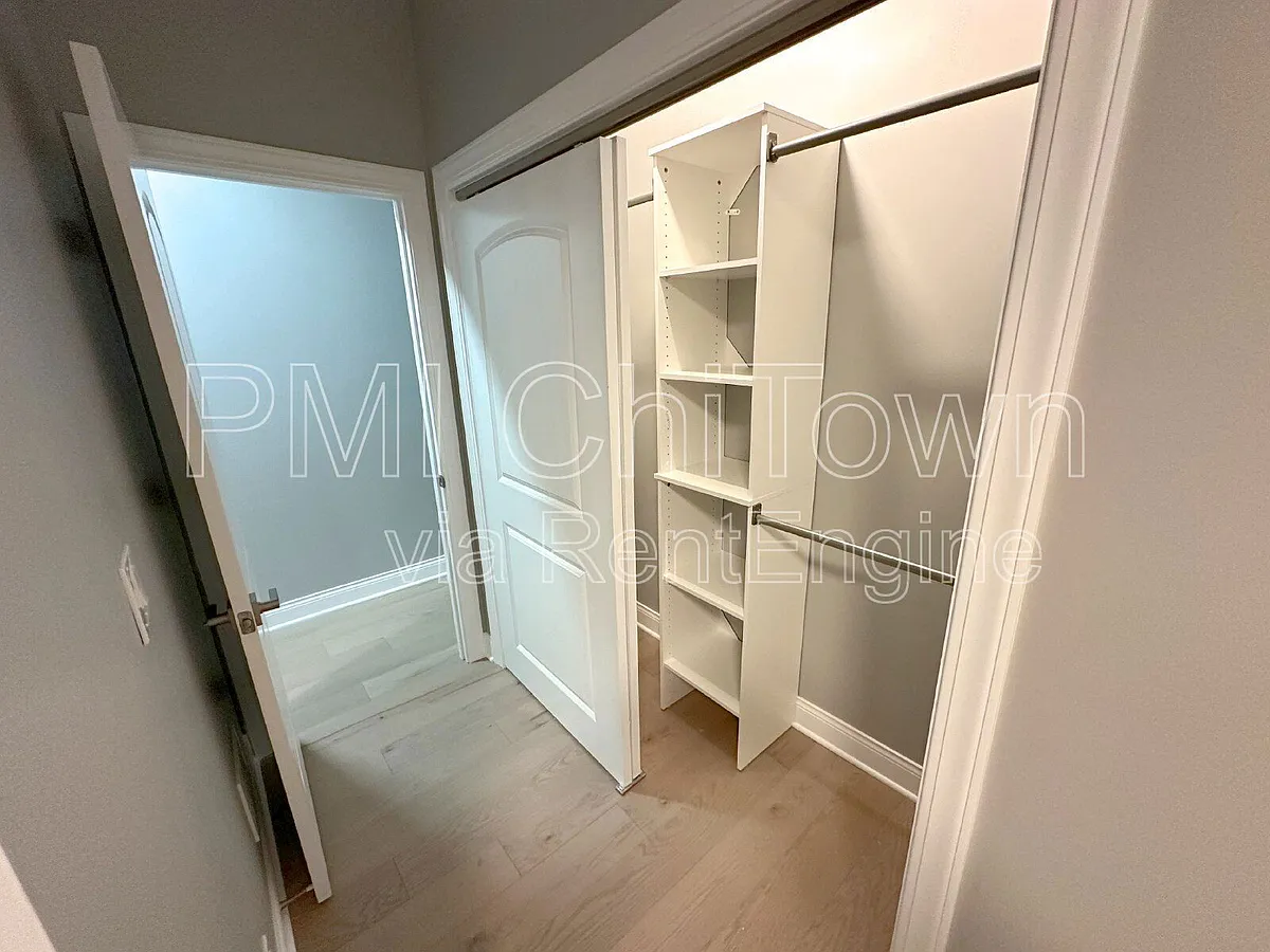 Building Photo - 4952 S Michigan Ave #1
