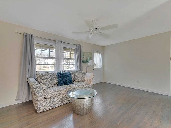 5th image of 4 Stonywell Ct
