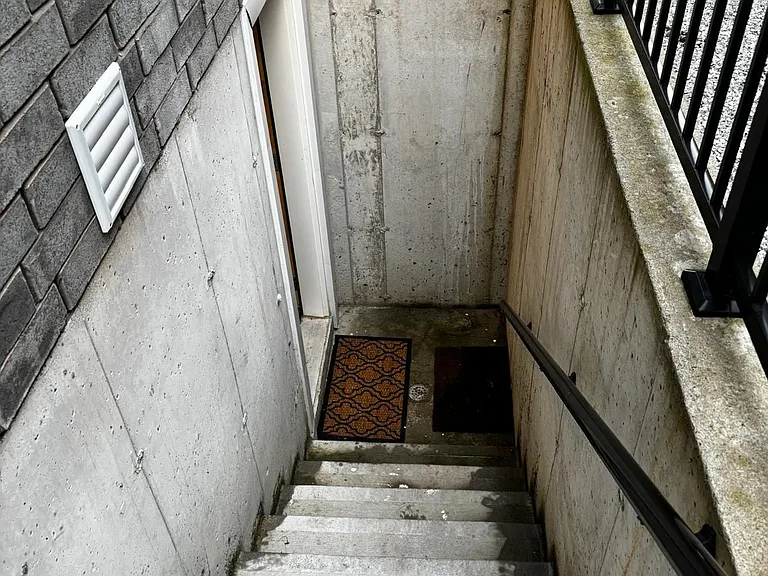 Overholt Dr — Photo 8