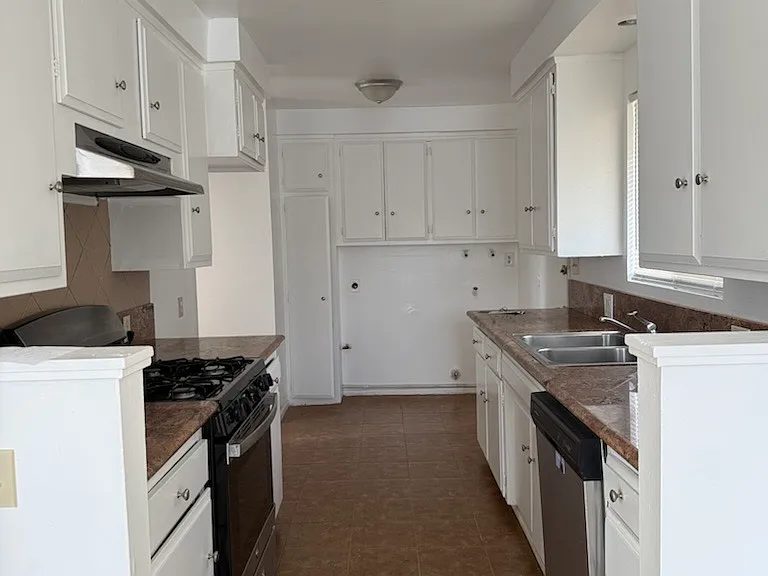 41541 Marine Dr — Photo 11