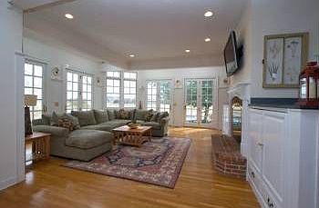 2nd image of 25 Blackpoint Horseshoe St