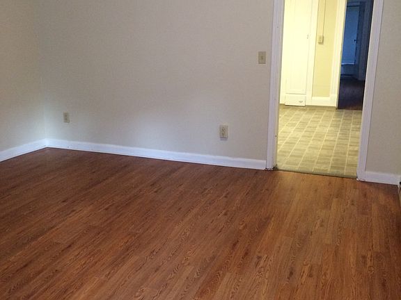 3rd image of 819 Warren Ave