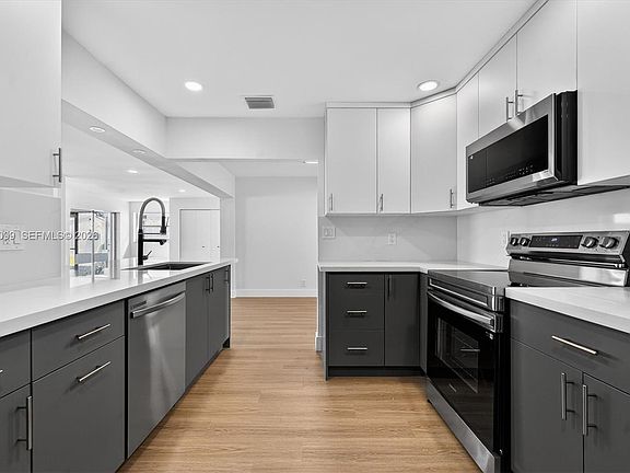 5th image of 8941 NW 13th St