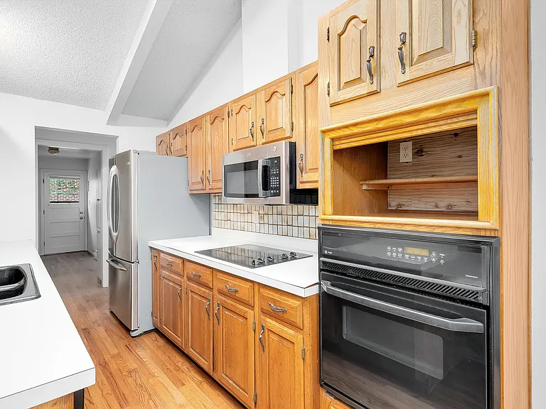 850 W Chenango Ave — Photo 8