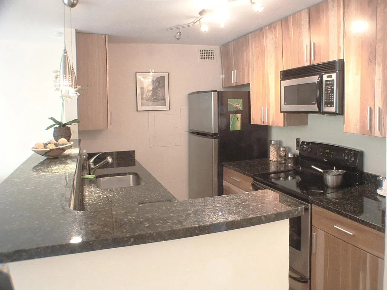 2501 Calvert St NW — Photo 3