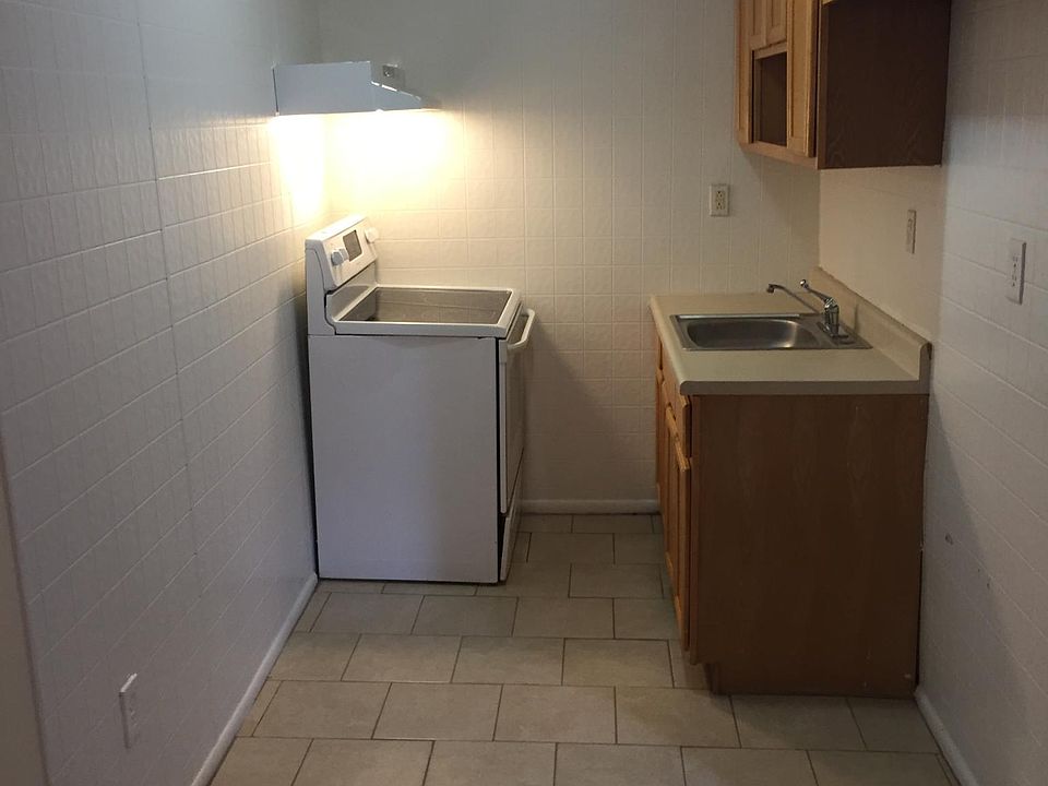 1st image of 1225 Belmont Ave APT 3
