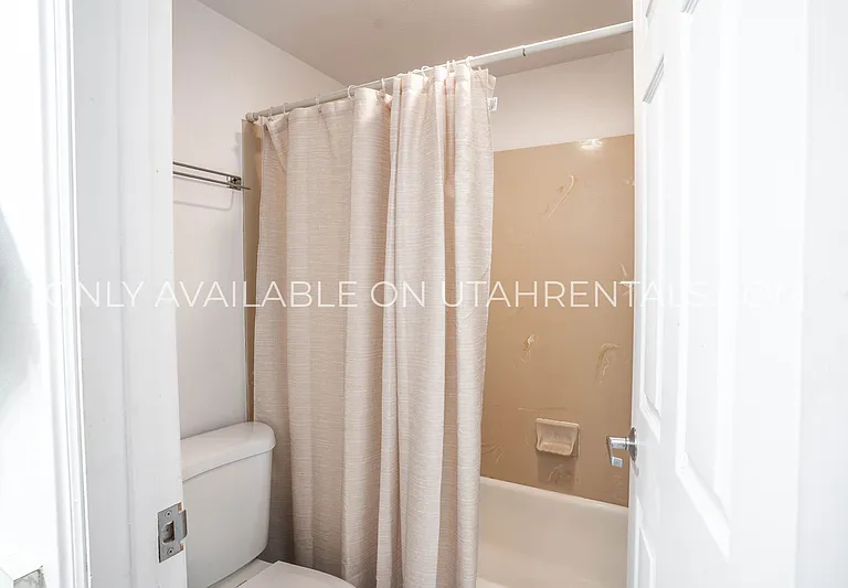 761 E 820 N #212 — Photo 11