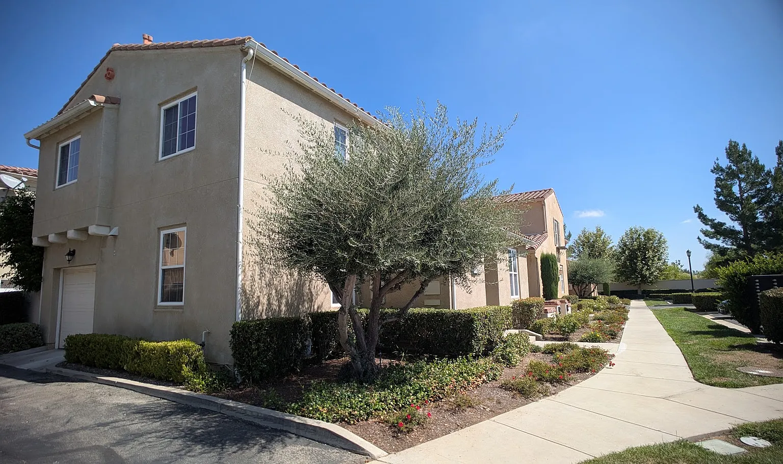 2 bed, 2.5 bath, 1122 sqft, $3,450 — Photo 3