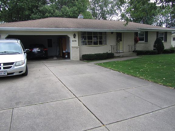 2nd image of 2230 N Claremont Dr