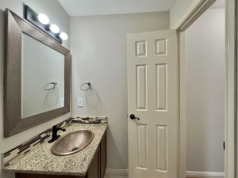 204 Woodley Rd — Photo 34