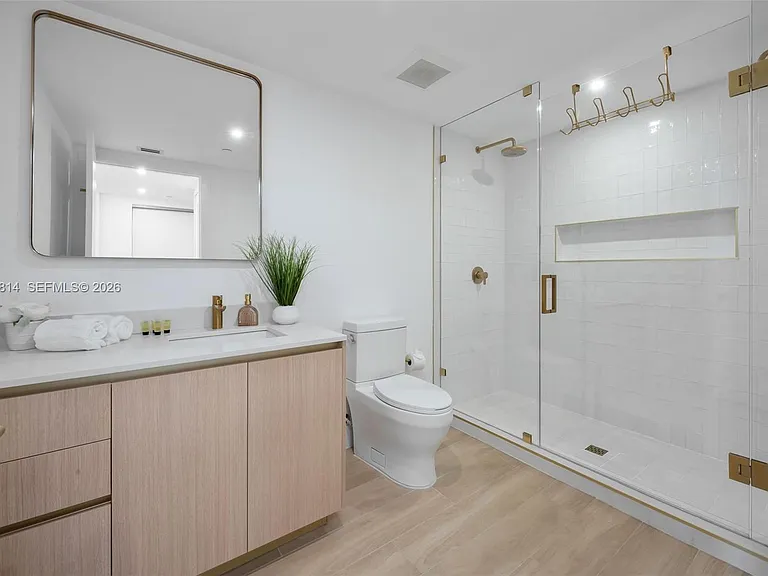 90 NE 32nd St #914 — Photo 12