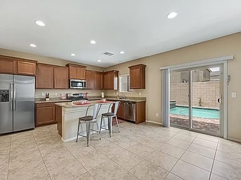 9122 Island Wolf Ave — Photo 10