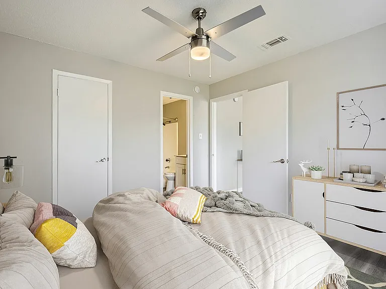 Rise Hillcrest — Photo 7