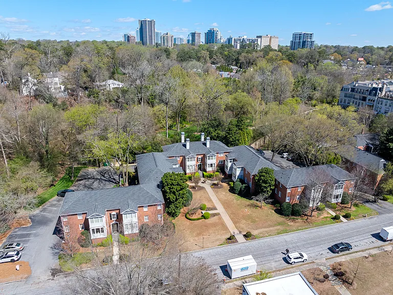 115 Peachtree Memorial Dr NW — Photo 33