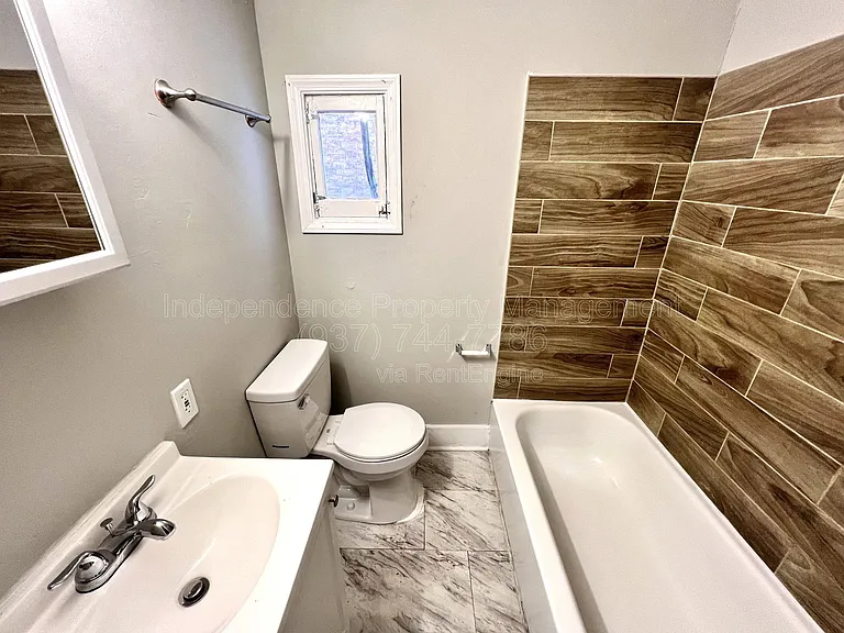 2212 Calumet St #2 — Photo 9