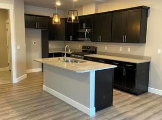 8219 Mentra St, Anchorage, AK 99518