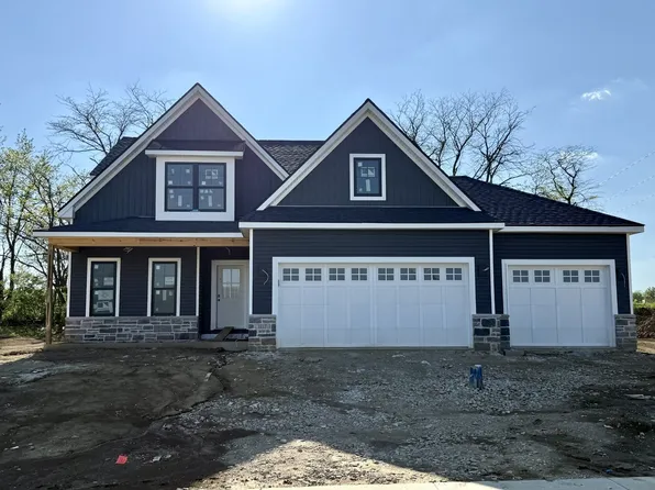 1117 Briarwood Ln, Mahomet, IL 61853