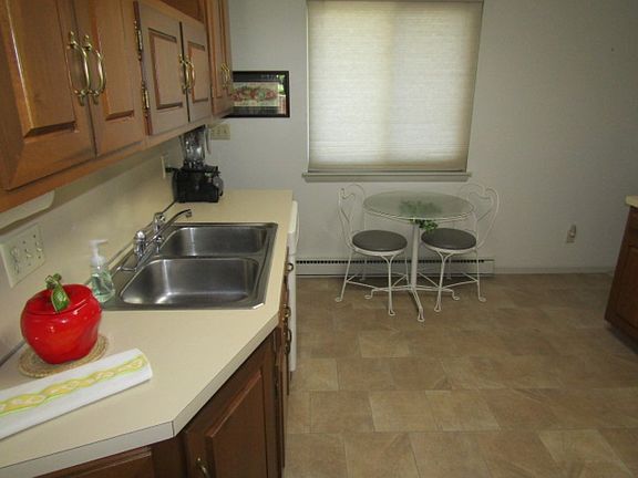 5th image of 126 Burlington Pl