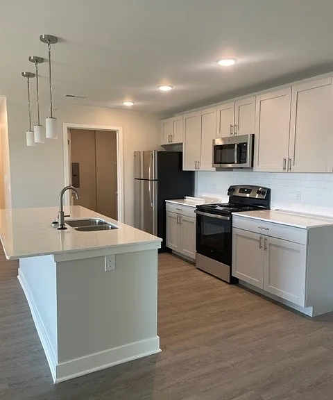 Melbourne Cup
1bed1bath w/ den