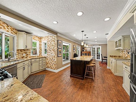 2nd image of 16502 Offenhaur Rd