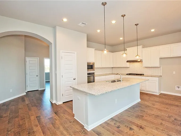 337 Chisholm Trl — Photo 3