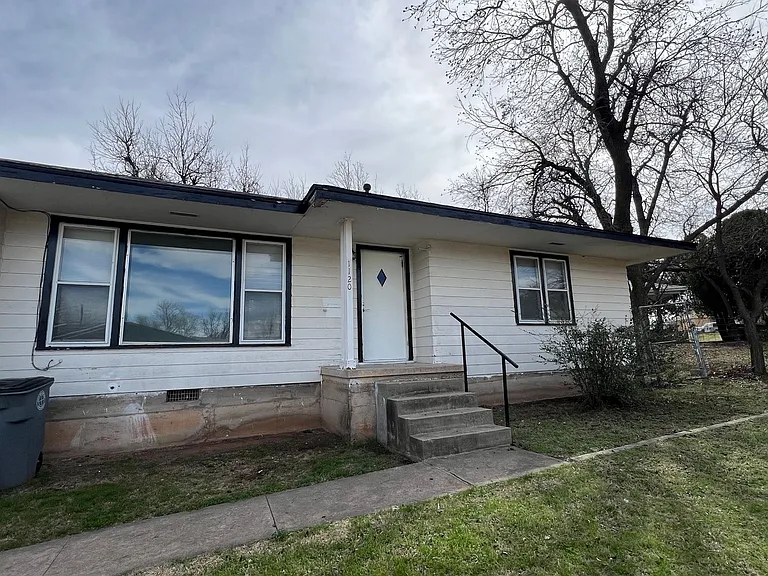1120 NW Carroll Dr — Photo 1
