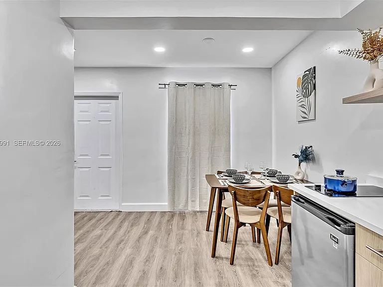 703 NE 7th St #5 — Photo 22