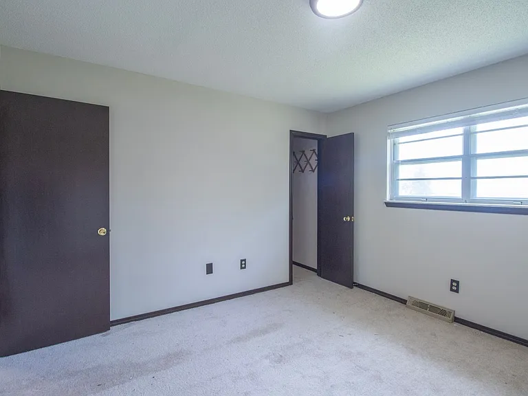 6581 S Gateway Blvd — Photo 15