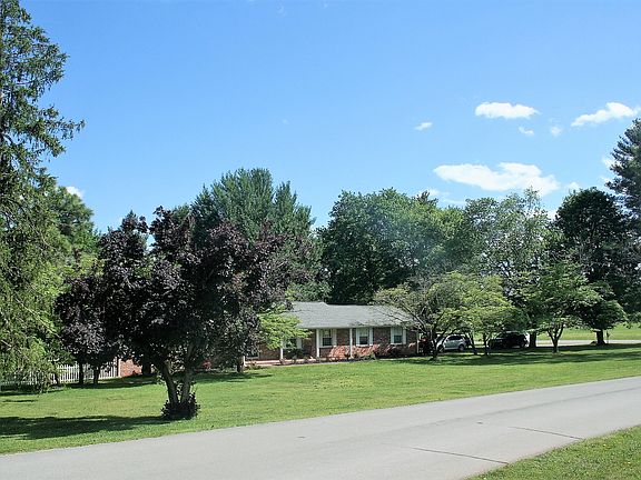 2nd image of 1820 Southwood Dr
