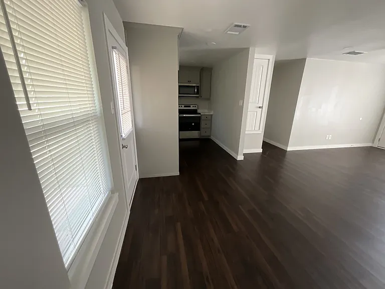 405 E Pine St — Photo 4