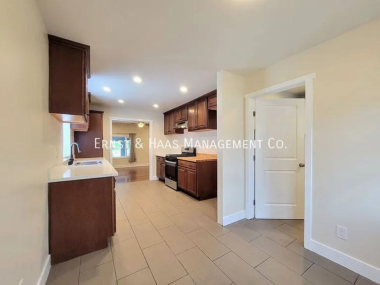 8429 Somerset Blvd — Photo 12