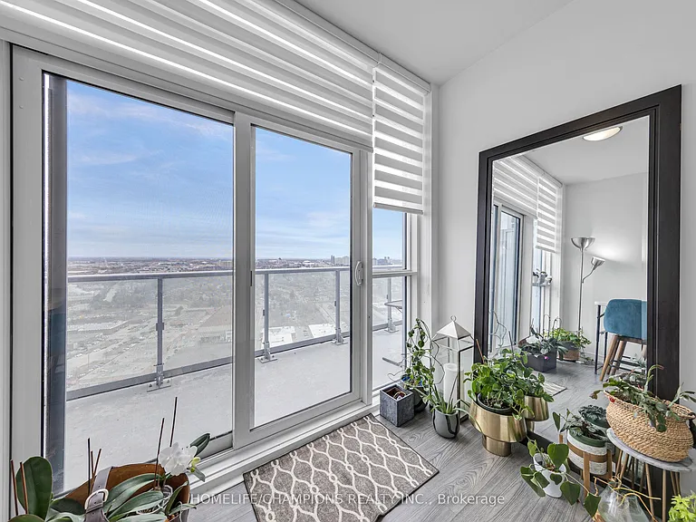 225 Village Green Sq #Penthouse 08 — Photo 16