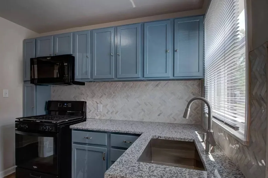 3 bed, 1.5 bath, 1501 sqft, $1,350 — Photo 1