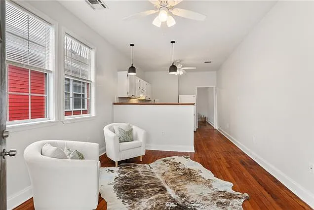 2 bed, 1.0 bath, 858 sqft, $1,600 — Photo 3