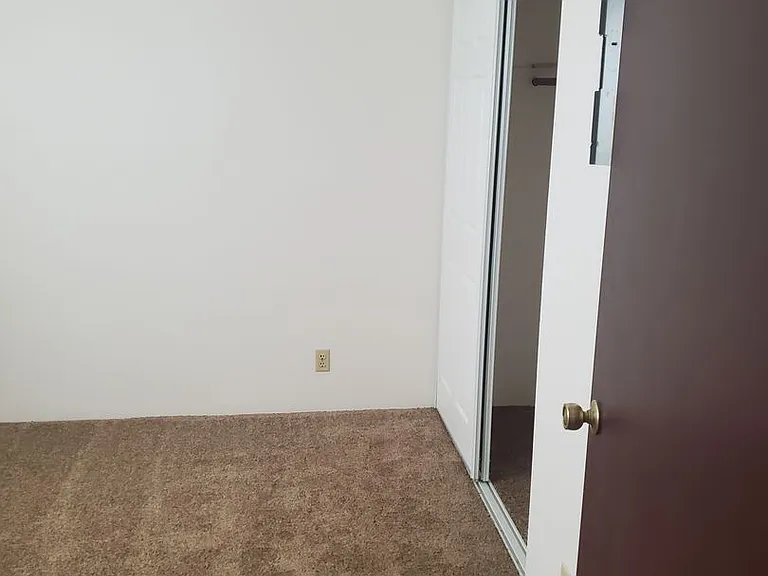 724 NW 4th St — Photo 5