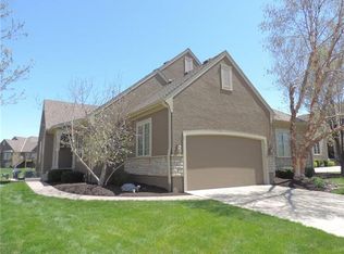 11555 S Deer Run St, Olathe, KS 66061