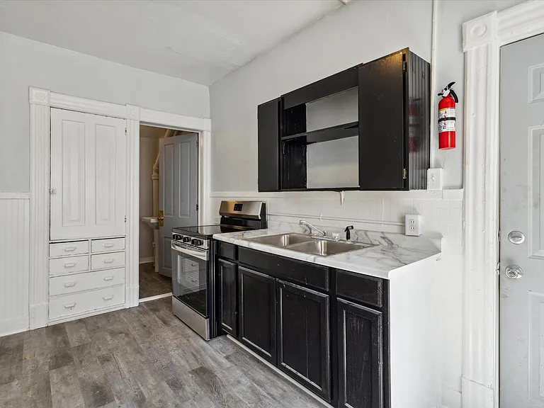 725 W Walnut St #725 — Photo 5