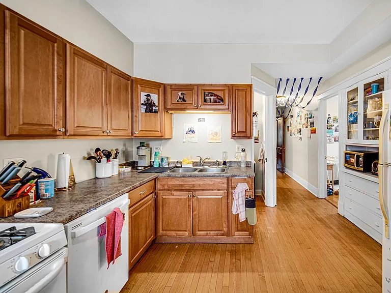 1240 W Cornelia Ave — Photo 17