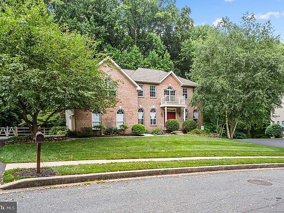 3rd image of 105 Sassafrass Ct
