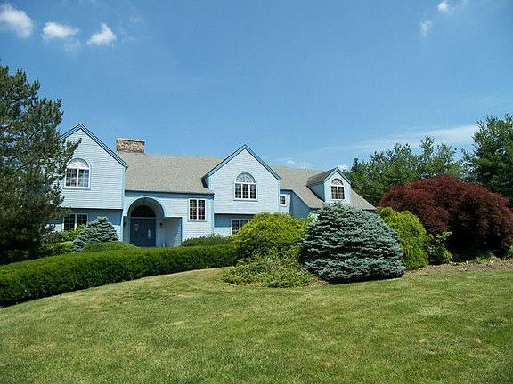 2nd image of 9 Clara Ln