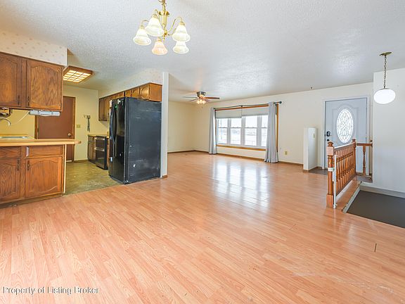 4th image of 316 Summit Ave