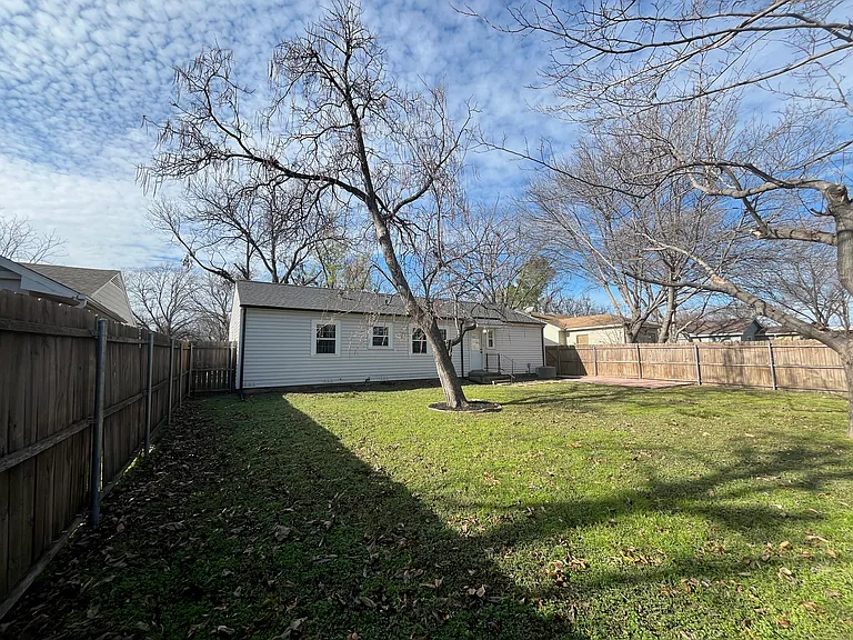 118 Nichols St — Photo 12